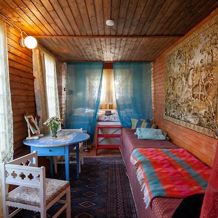 Cirkus Holken Hostal *